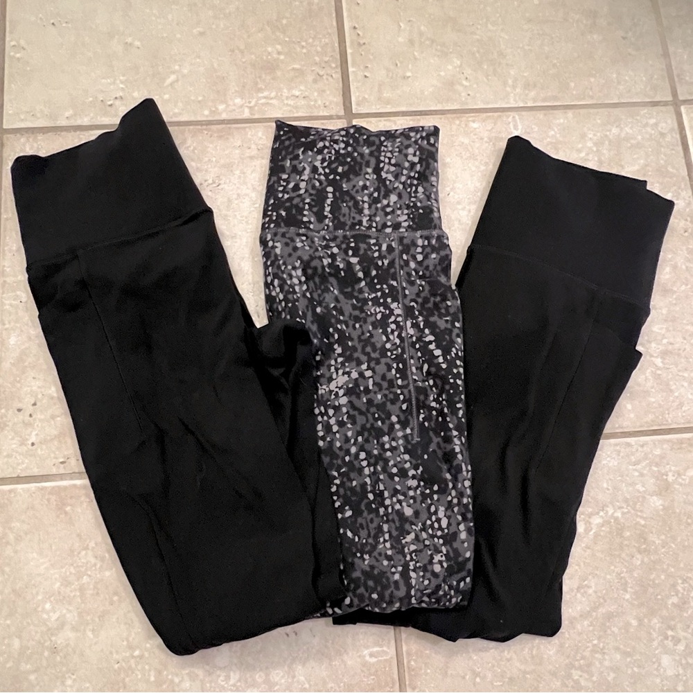 Athleta salutation stash Capri leggings. (3 pairs)